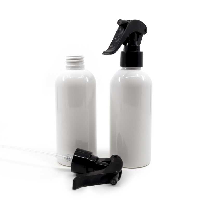 Bottiglia di plastica bianca, spruzzatore a grilletto nero, 300 ml