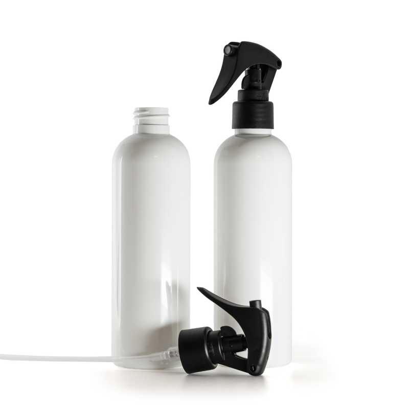 Bottiglia di plastica bianca, spruzzatore a grilletto nero opaco, anello liscio, 250 ml