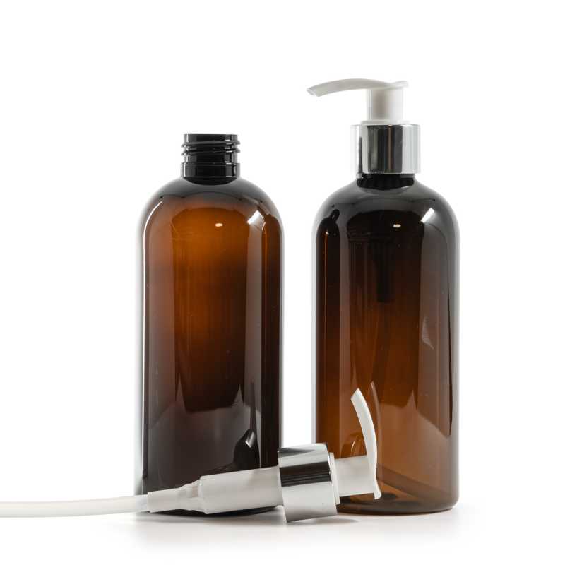 Bottiglia di plastica marrone, pompa bianca con collare argento lucido, 300 ml