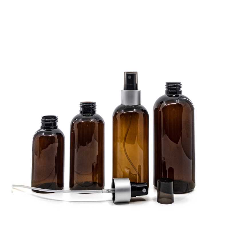 Flacone di plastica marrone, spruzzatore nero, anello argentato opaco, sopra-tappo fumé, 100 ml