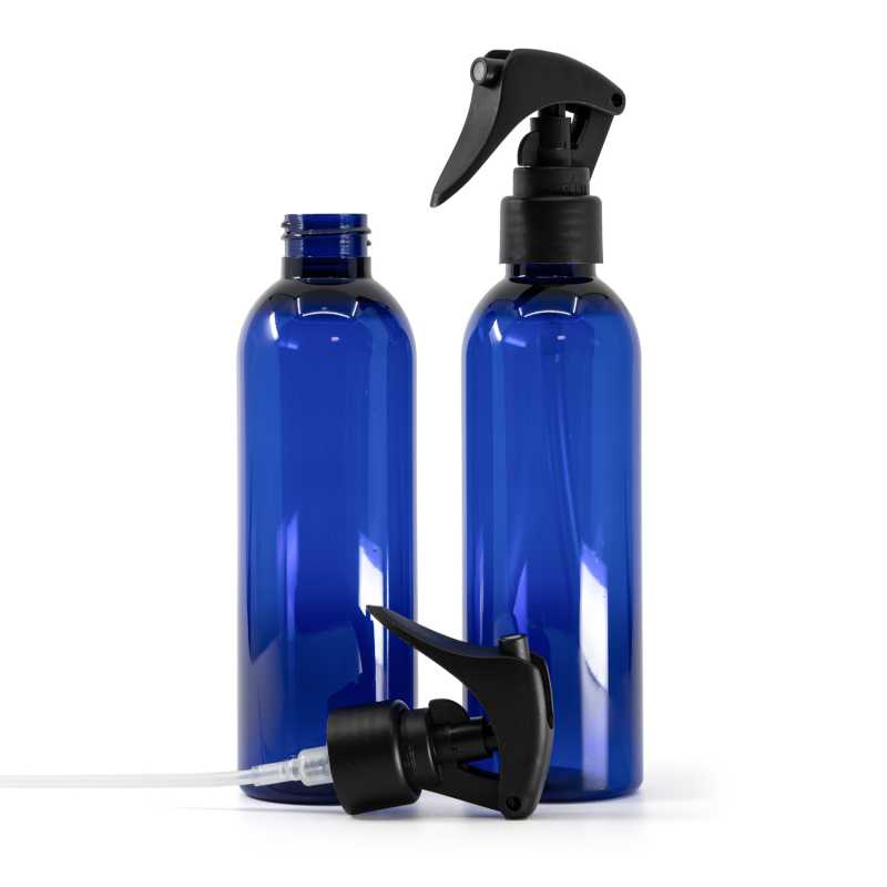 Bottiglia di plastica blu, spruzzatore a grilletto nero opaco, anello liscio, 200 ml