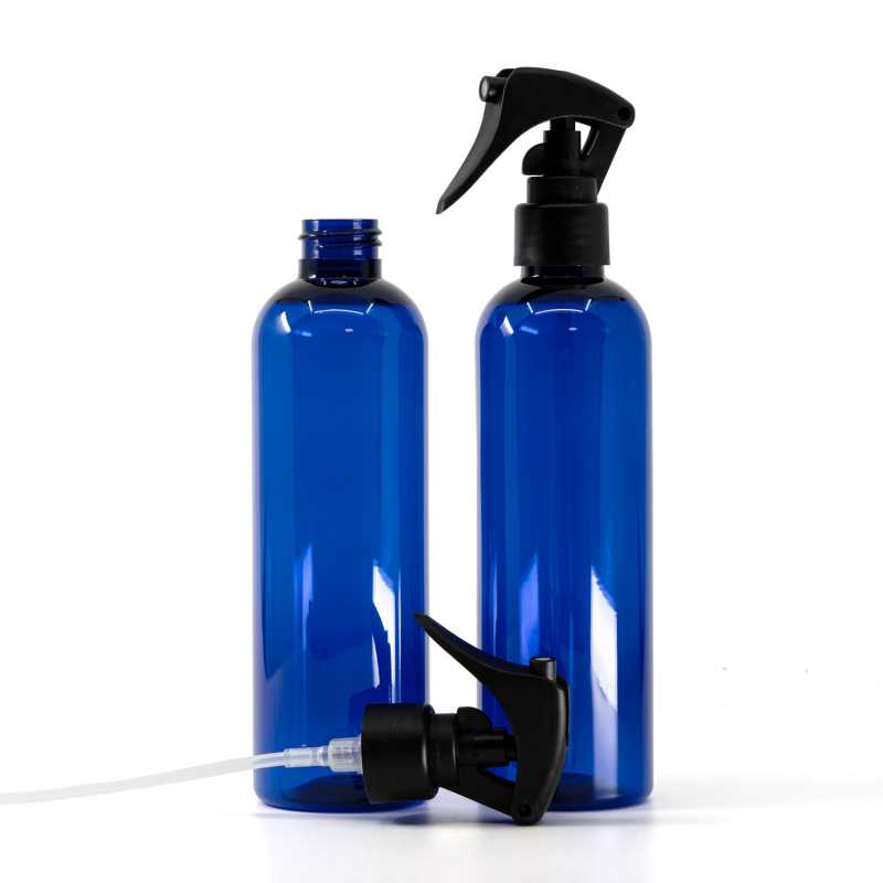 Bottiglia di plastica blu, spruzzatore a grilletto nero opaco, collare liscio, 250 ml