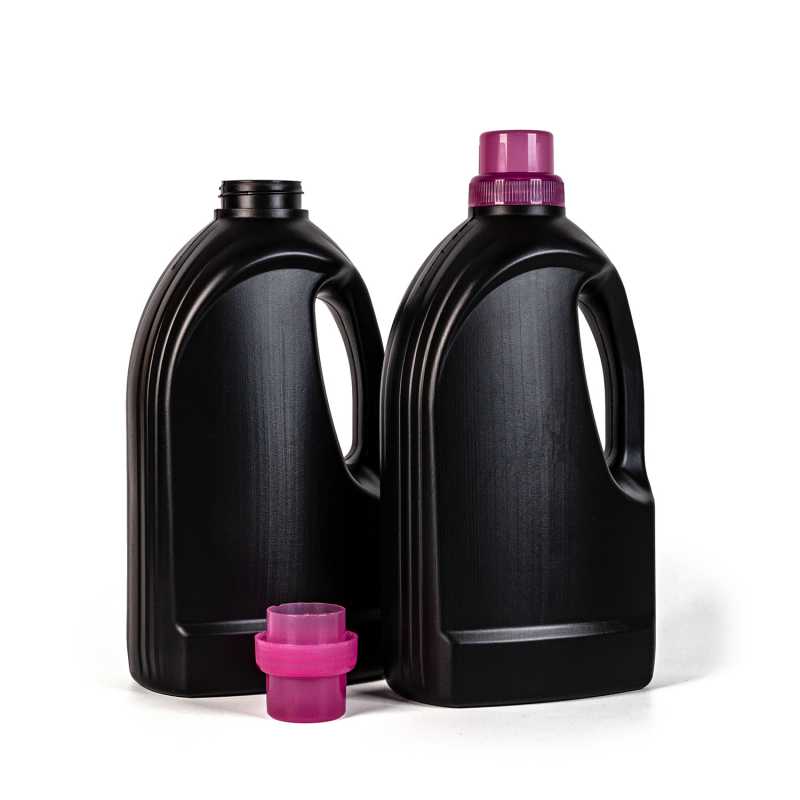 Flacone detergente in plastica, nero, tappo rosa, 1,5 l