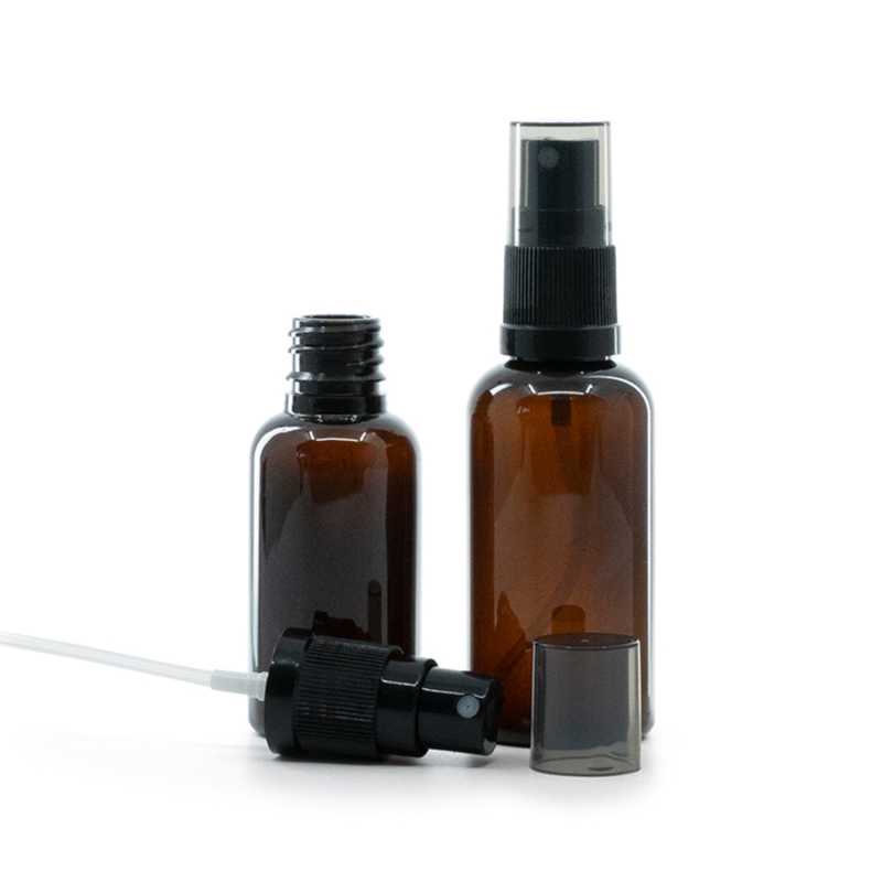 Flacone di plastica ambra, spruzzatore nero a nebulizzazione fine, sopra-tappo fumé, 50 ml