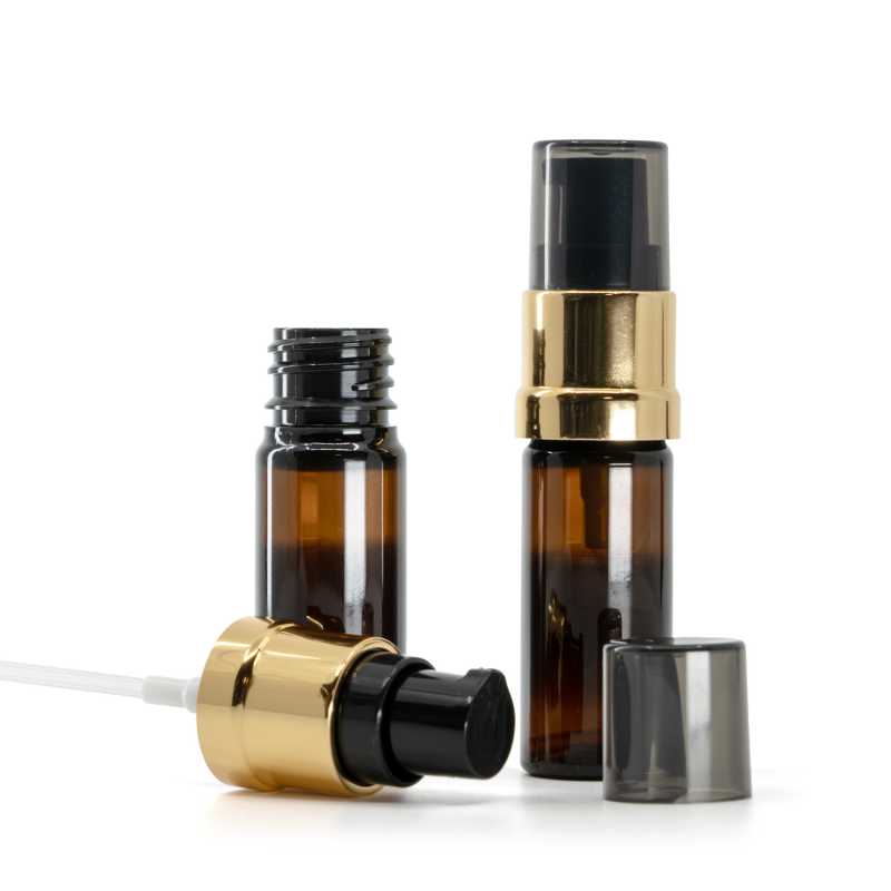 Flacone di plastica marrone, pompa nero-oro lucida con sopra-tappo fumé, 10 ml