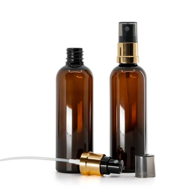 Flacone di plastica ambra, spruzzatore nero e oro, sopra-tappo fumé, 100 ml
