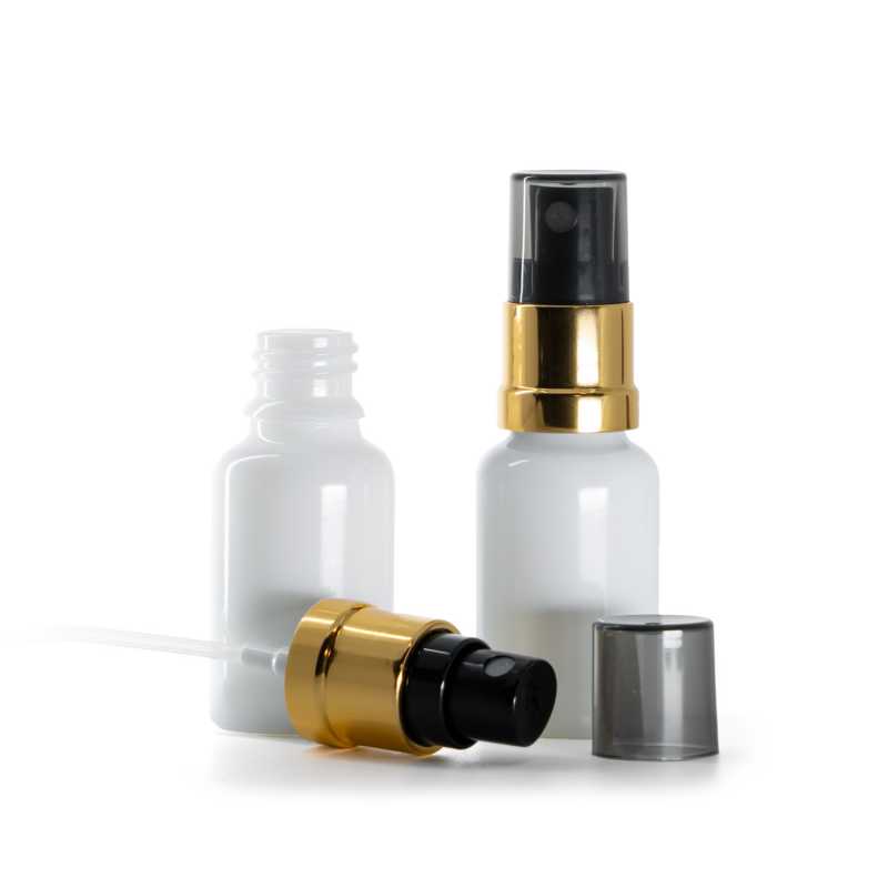 Flacone di vetro bianco, spruzzatore nero e dorato a nebulizzazione fine, sopra-tappo fumé, 15 ml