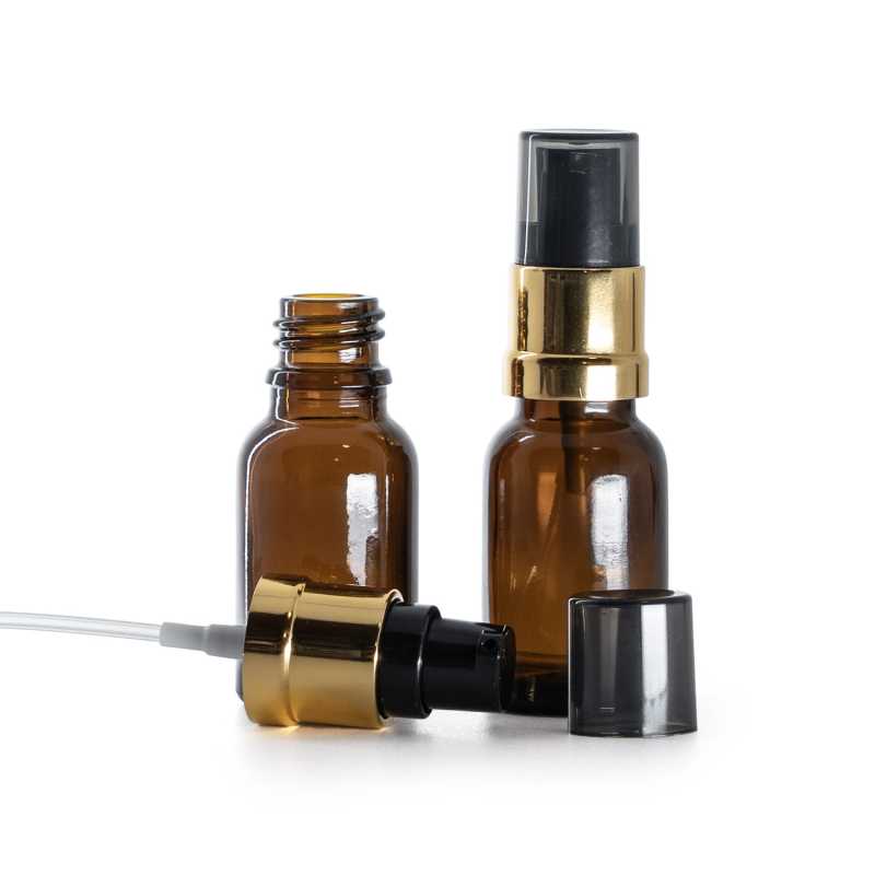 Flacone di vetro ambrato, pompa lucida nero‑oro con sopra‑tappo fumé, 15 ml