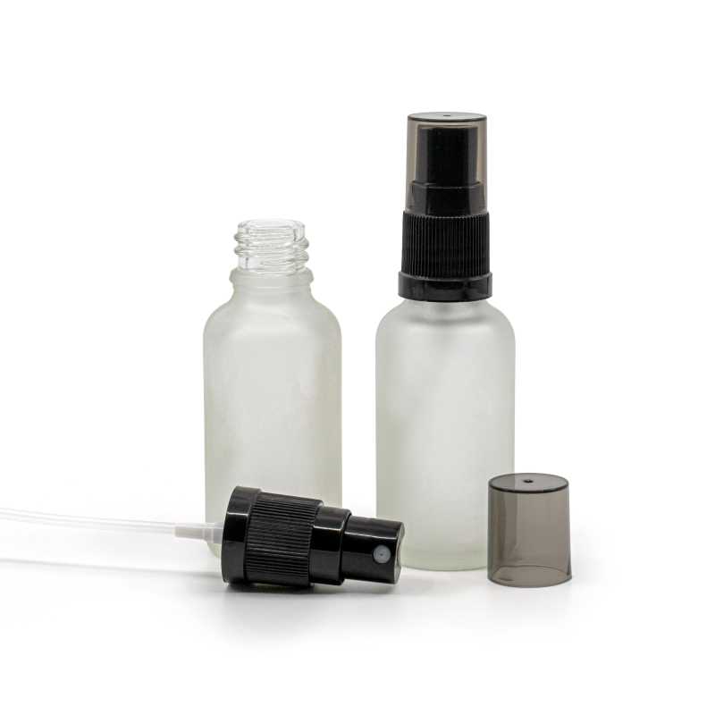 Flaconcino di vetro trasparente satinato, spruzzatore nero a nebulizzazione fine con sopra-tappo fumé, 30 ml