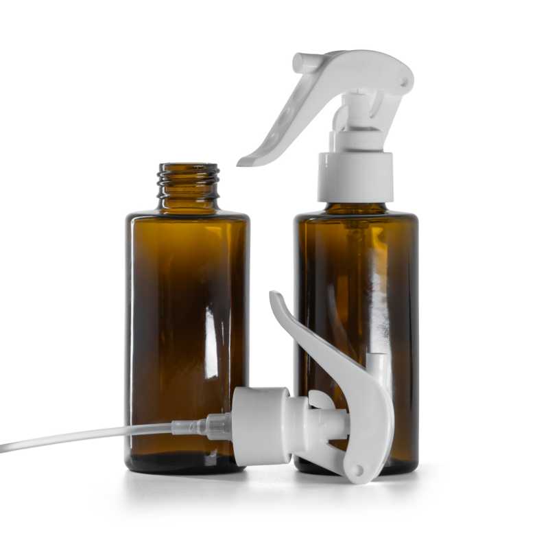 Bottiglia in vetro ambra, collo dritto, 24 mm, spruzzatore a grilletto bianco, 100 ml