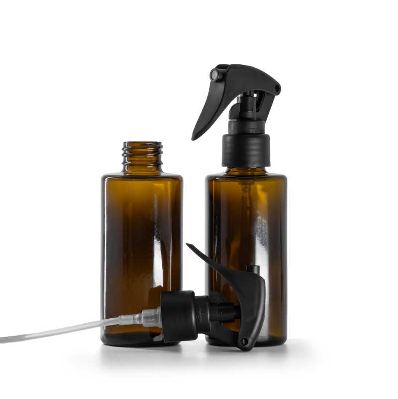 Bottiglia in vetro ambra, spruzzatore a grilletto mini, nero opaco, anello liscio, 100 ml