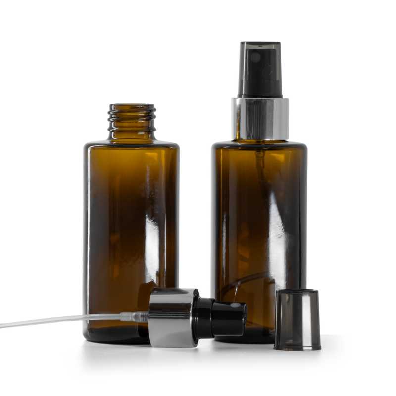 Bottiglia in vetro ambra, spruzzatore nero, anello argento lucido, 100 ml