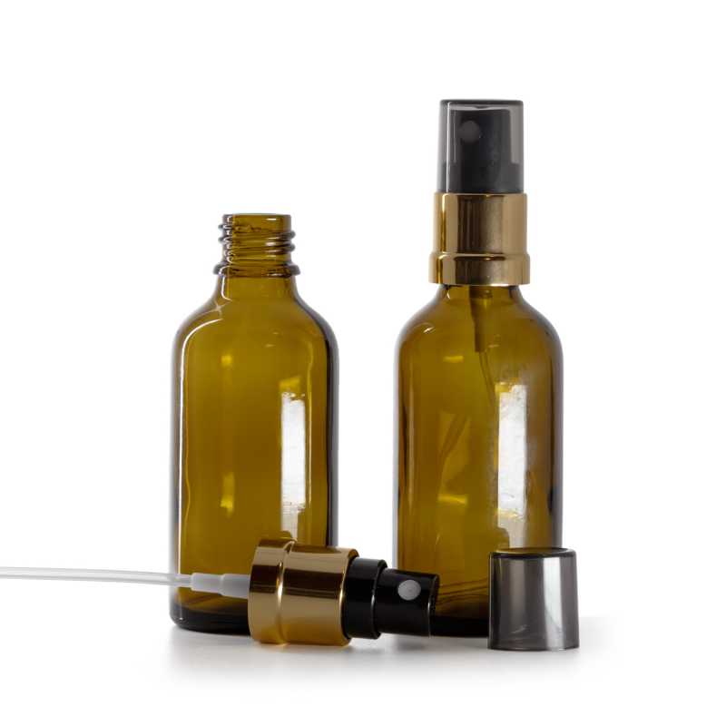 Flacone di vetro ambra, spruzzatore nero e oro con sopra-tappo fumé, 50 ml