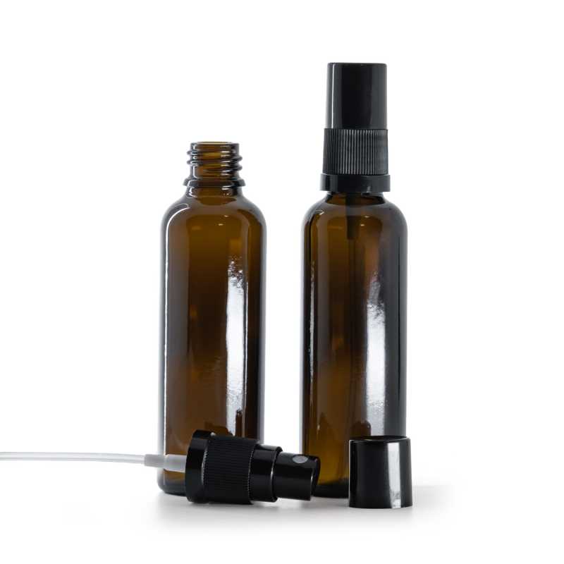 Bottiglia in vetro ambrato, alta, spruzzatore nero, tappo nero, 50 ml