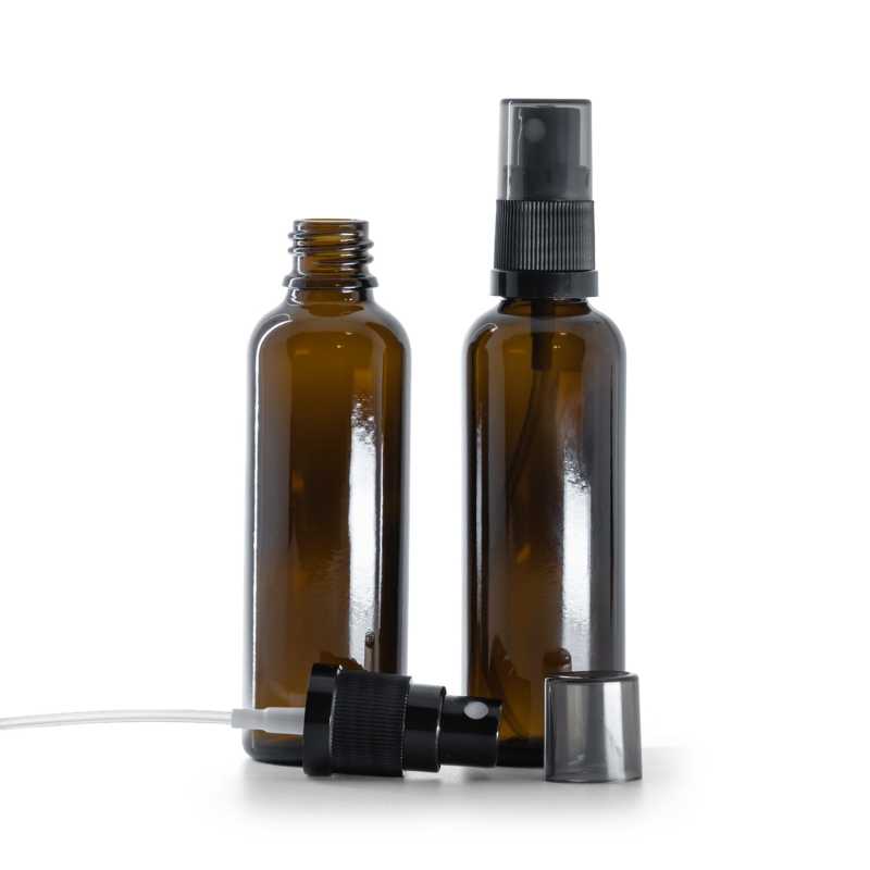 Bottiglia di vetro ambra alta, spruzzatore a nebulizzazione fine nero con sopra-tappo fumé, 50 ml